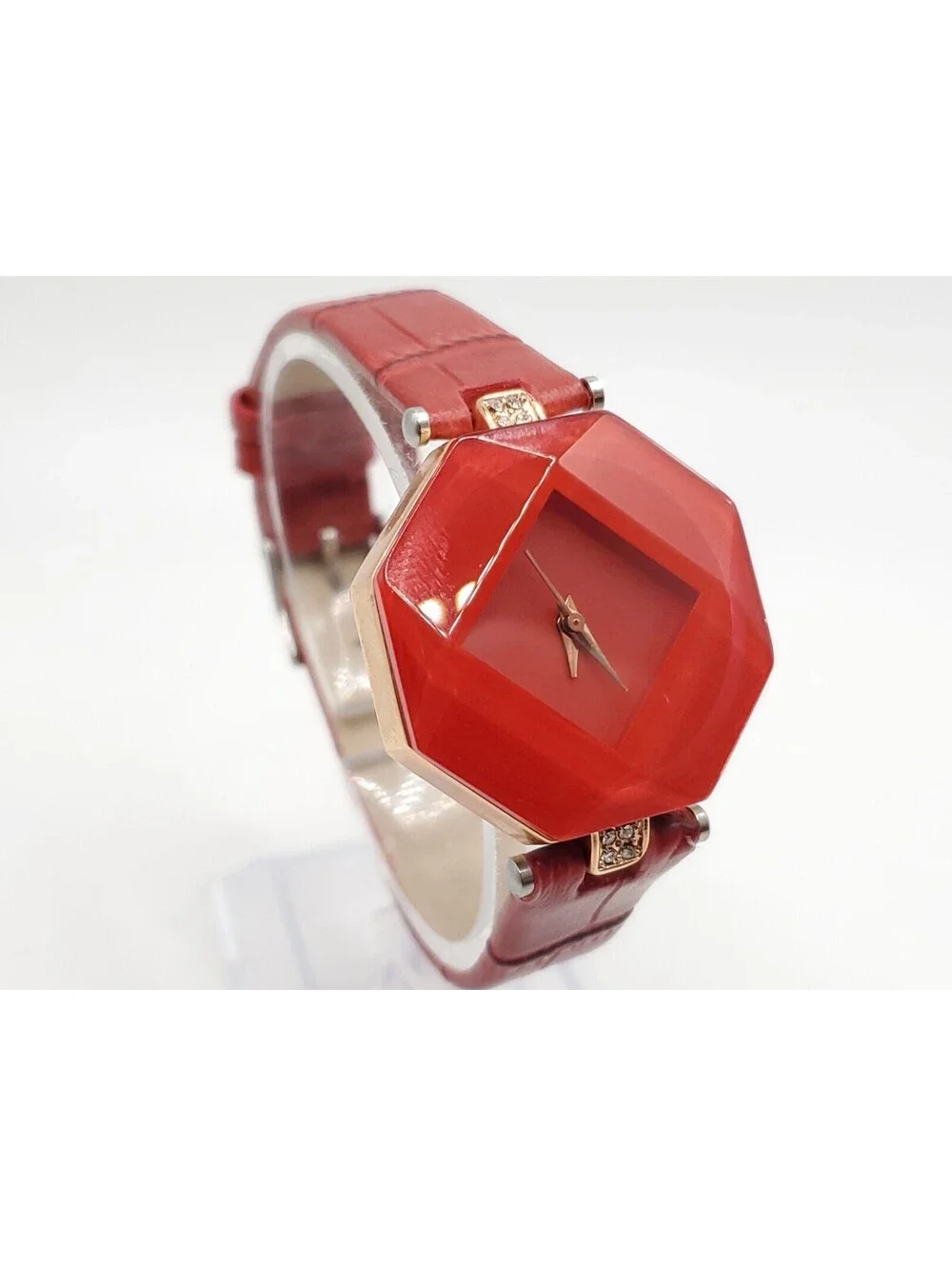 Kezzi Quartz Womens Watch New Battery Red 30mm